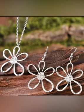 Silver Flower Pendant Necklace and Earrings Set